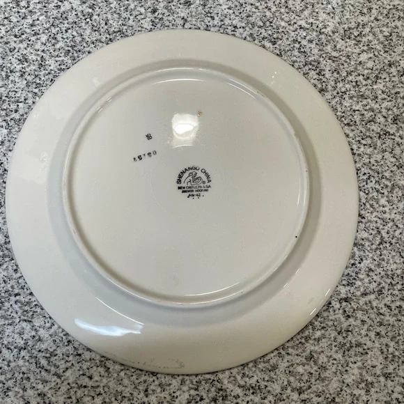 Shenango China Ware Vintage White Dinner Plate trimmed with a Gold & Black Rim - Picture 4 of 6